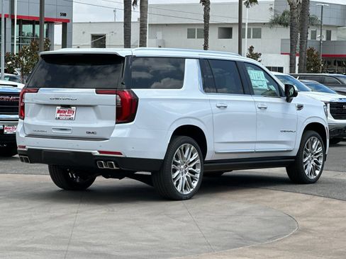 New 2026 GMC Yukon XL Denali w/ Denali Reserve Package AWD/4WD image 4