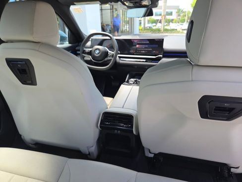 Certified 2024 BMW 530i xDrive w/ Premium Package image 37