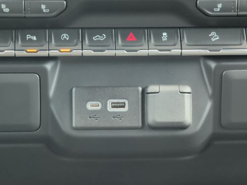 Used 2022 Chevrolet Silverado 1500 RST AWD/4WD image 33