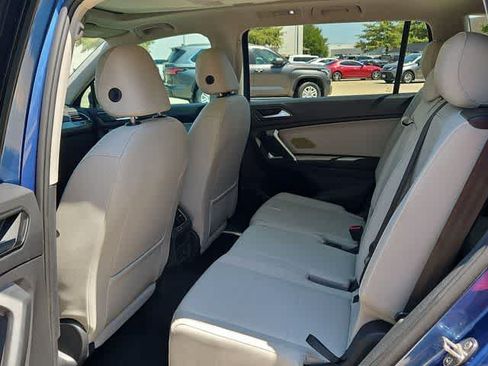 Used 2018 Volkswagen Tiguan SEL FWD image 16