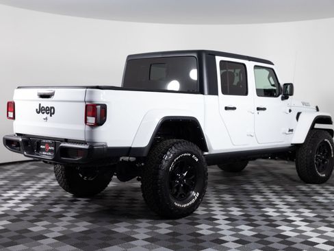 Used 2022 Jeep Gladiator Sport AWD/4WD image 8