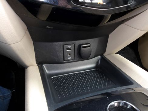 Used 2016 Nissan Rogue SV w/ SV Premium Package image 21