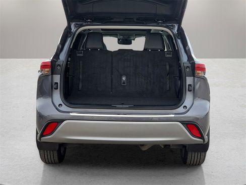 Used 2023 Toyota Highlander Platinum image 13