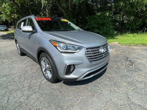 Used 2017 Hyundai Santa Fe AWD image 12