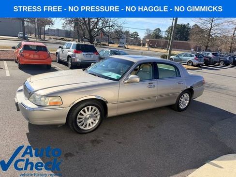 Used 2003 Lincoln Town Car Signature image 7