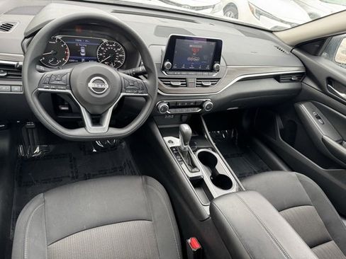 Used 2024 Nissan Altima 2.5 SV image 8