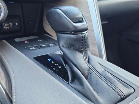 Used 2021 Toyota Venza Limited image 12