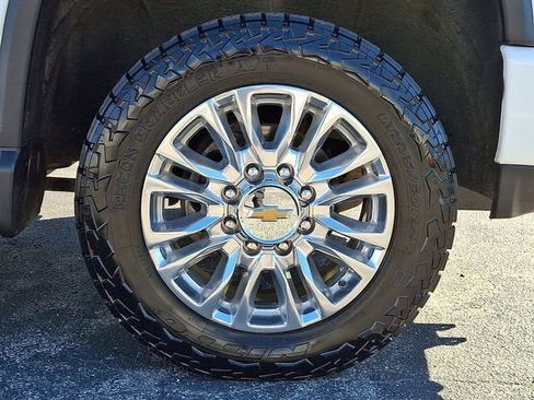 Used 2021 Chevrolet Silverado 2500 High Country w/ Z71 Off-Road Package image 9