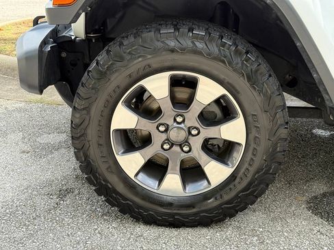 Used 2019 Jeep Wrangler Unlimited Sahara AWD/4WD image 45