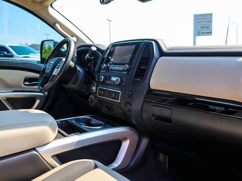 Used 2024 Nissan Titan SV w/ SV Convenience Package AWD/4WD image 9