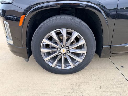 Used 2023 Chevrolet Traverse Premier AWD/4WD image 30