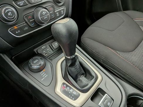 Used 2016 Jeep Cherokee 75th Anniversary AWD/4WD image 17