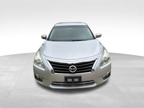 Used 2015 Nissan Altima 2.5 SV w/ Convenience Package FWD image 9