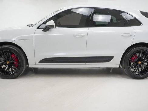 Certified 2022 Porsche Macan GTS image 2