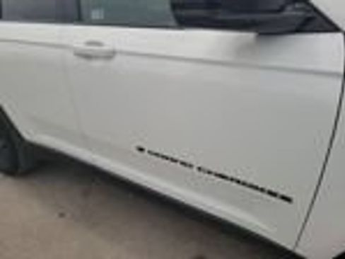 Used 2024 Jeep Grand Cherokee Altitude AWD/4WD image 5