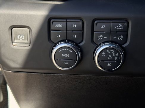 Used 2024 GMC Sierra 2500 AT4 w/ AT4 Premium Plus Package AWD/4WD image 22
