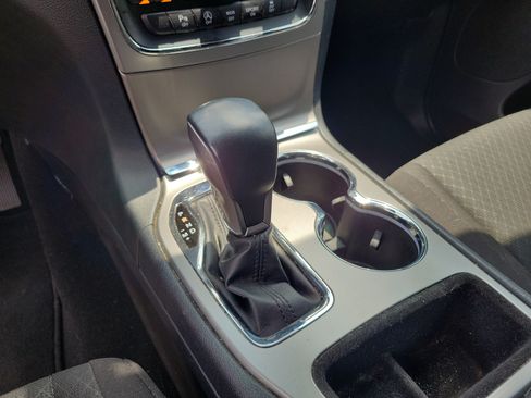 Used 2021 Jeep Grand Cherokee Laredo AWD/4WD image 32