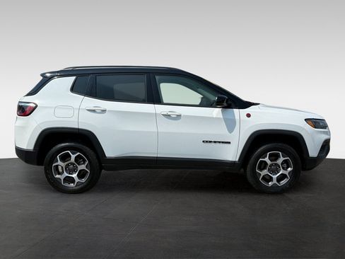 Used 2022 Jeep Compass Trailhawk w/ Trailhawk Convenience Group AWD/4WD image 4