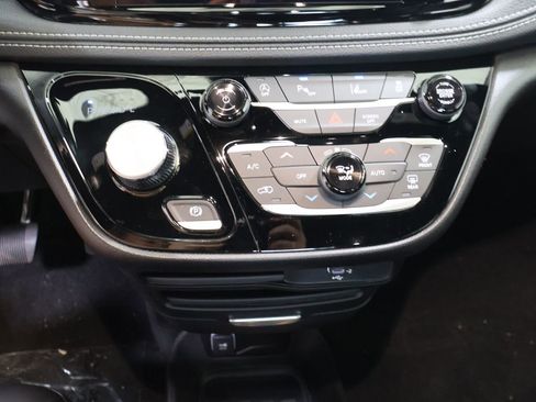 New 2027 Chrysler Pacifica Select FWD image 21