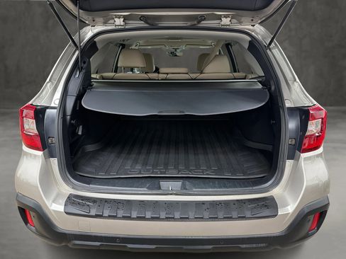 Used 2018 Subaru Outback 2.5i Limited image 12