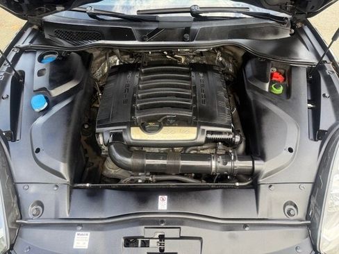 Used 2017 Porsche Cayenne Platinum Edition image 37