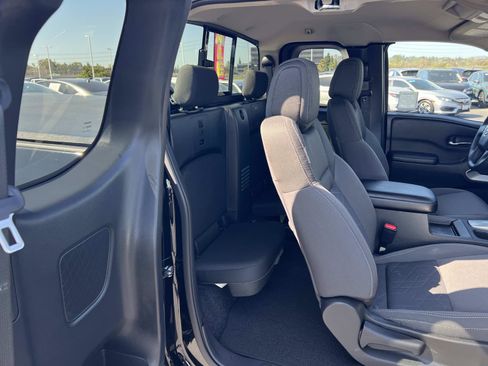 Used 2025 Nissan Frontier SV w/ SV Convenience Package RWD image 27