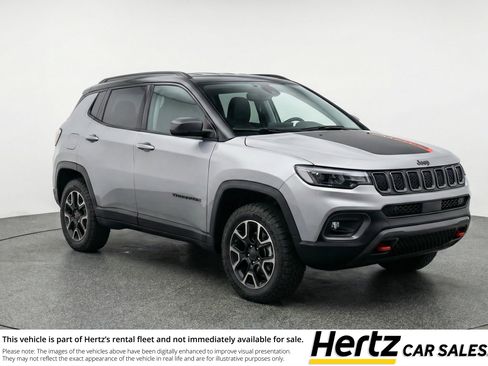 Used 2025 Jeep Compass Trailhawk AWD/4WD image 1