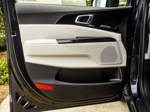 Used 2023 Kia Carnival SX image 30