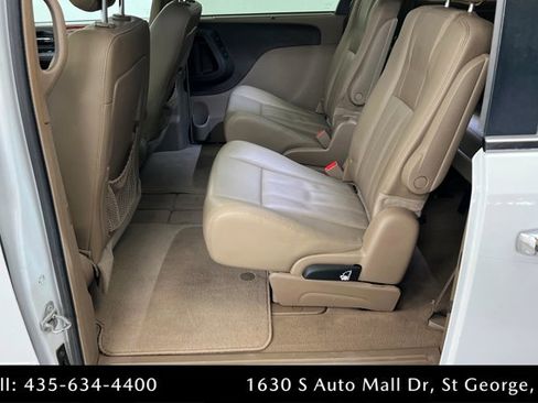 Used 2016 Chrysler Town & Country Touring-L FWD image 20