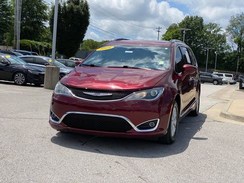 Used 2019 Chrysler Pacifica Touring-L FWD image 3
