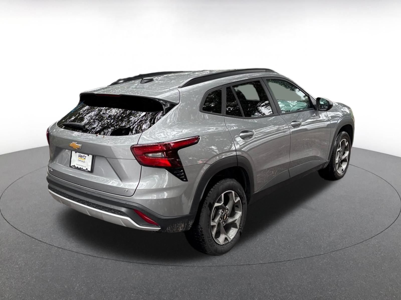 Used 2025 Chevrolet Trax LT FWD image 12