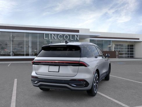 New 2026 Lincoln Nautilus Reserve image 8