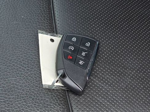 Used 2025 GMC Yukon XL Denali AWD/4WD image 29
