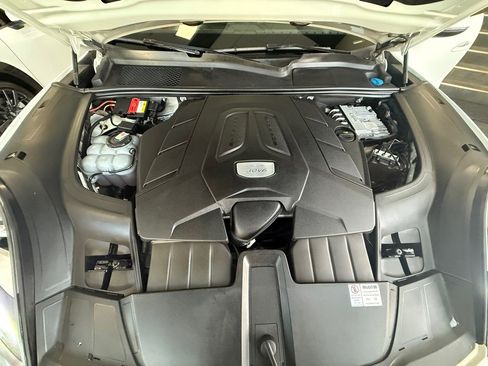 Used 2020 Porsche Cayenne AWD image 35