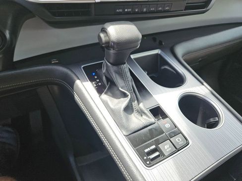 Used 2025 Toyota Sienna LE FWD image 28