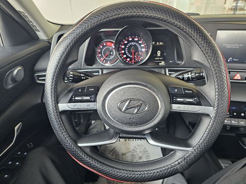 Used 2023 Hyundai Elantra SEL image 20