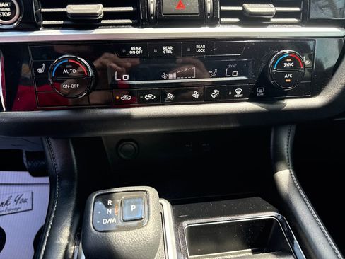 Used 2022 Nissan Pathfinder SV AWD/4WD image 21