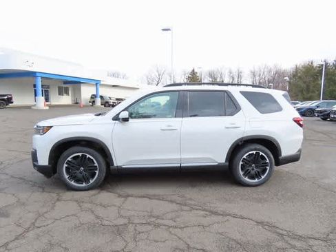 New 2026 Honda Pilot Touring image 3