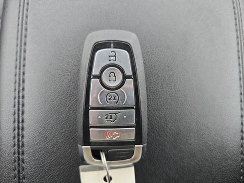 Used 2022 Ford Edge SEL w/ Convenience Package image 12