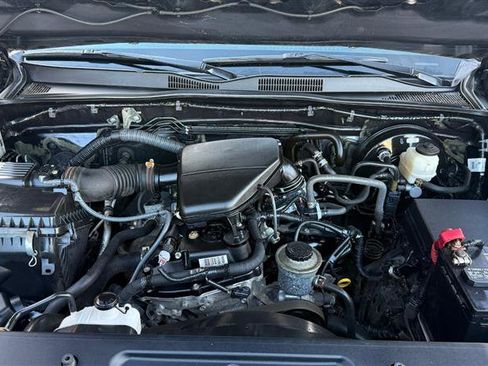 Used 2017 Toyota Tacoma SR image 4