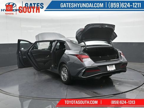 Used 2025 Hyundai Elantra SE FWD image 50