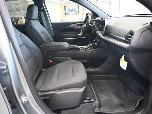 New 2026 Chevrolet Traverse LT w/ LPO, Floor Liner Package FWD image 10