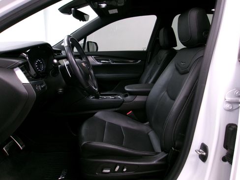 Used 2023 Cadillac XT6 Sport w/ LPO, ONYX Package image 10