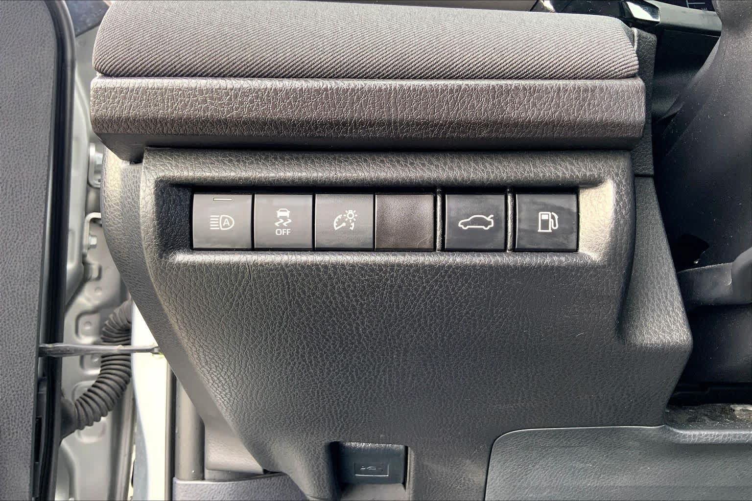Used 2025 Toyota Camry LE FWD image 33