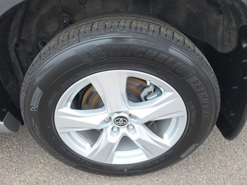 Certified 2024 Toyota Highlander LE image 6