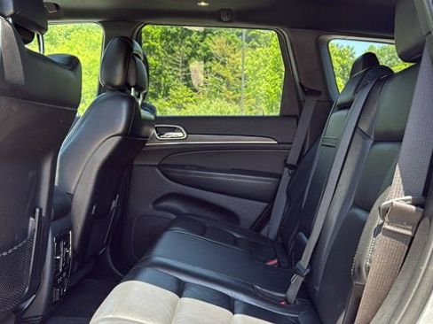 Used 2019 Jeep Grand Cherokee Limited AWD/4WD image 26