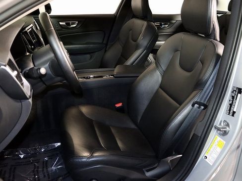 Used 2024 Volvo S60 B5 Core image 4