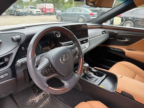 Used 2024 Lexus ES 300h Ultra Luxury w/ Accessory Package (Z2) FWD image 9