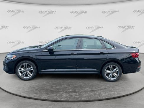 Used 2023 Volkswagen Jetta SE w/ Panoramic Sunroof Package FWD image 5