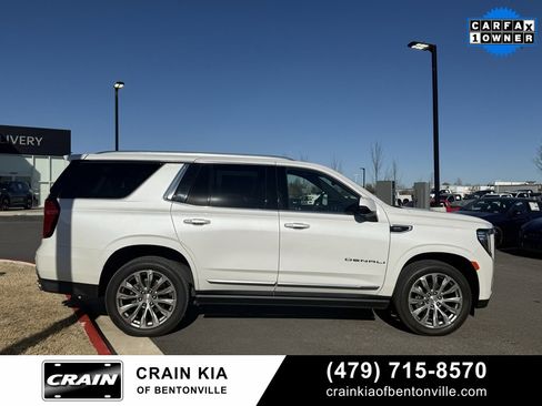 Used 2021 GMC Yukon Denali w/ Denali Premium Package image 9